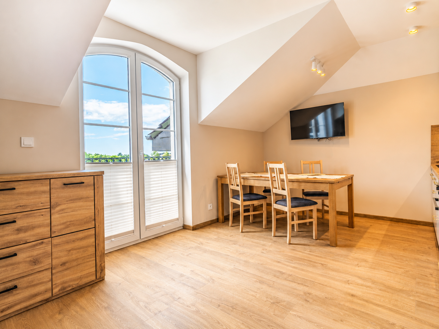 MORZE APARTAMENTÓW SPÓŁKA Z OGRANICZONĄ ODPOWIEDZIALNOŚCIĄ - 4