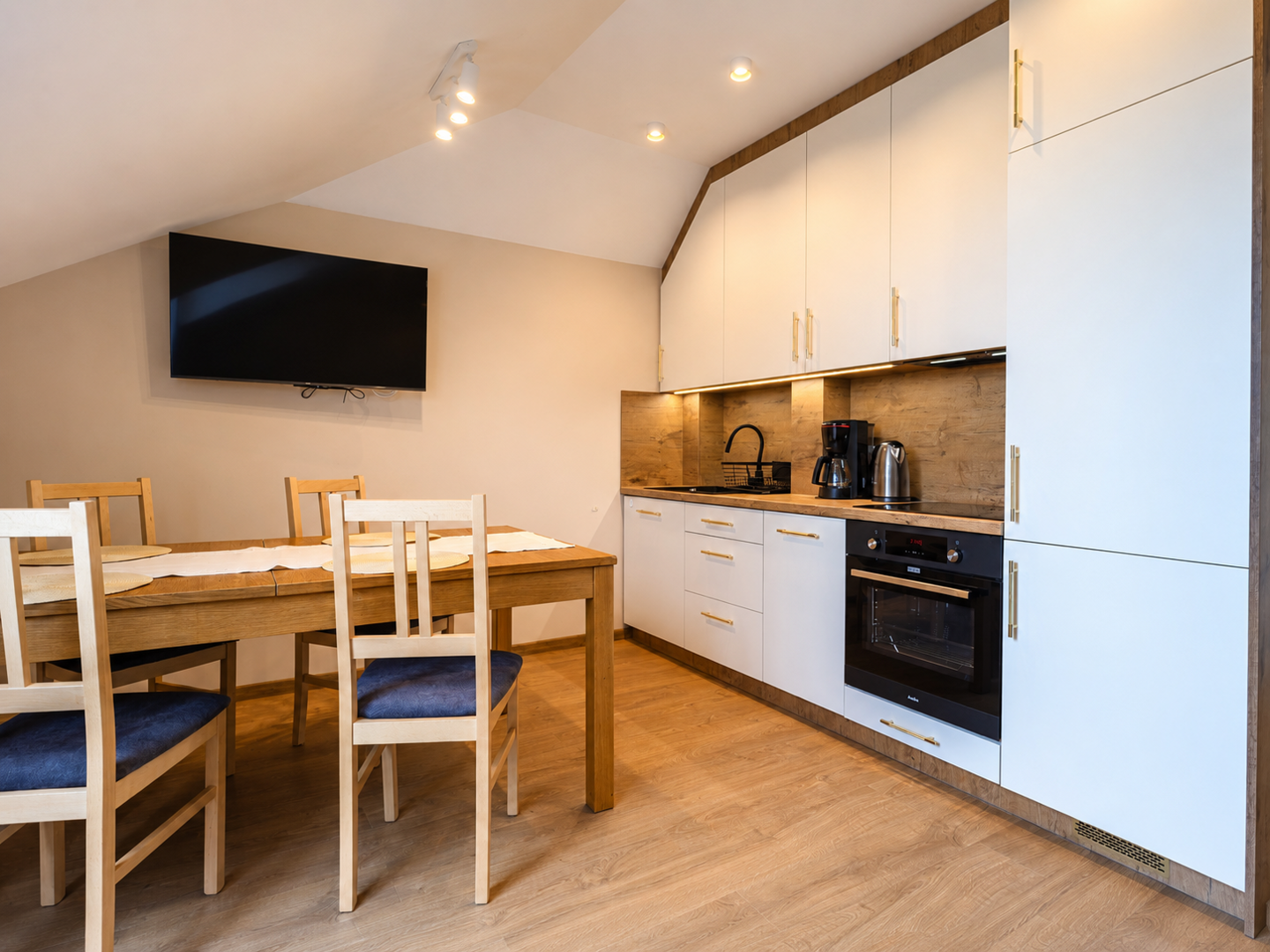 MORZE APARTAMENTÓW SPÓŁKA Z OGRANICZONĄ ODPOWIEDZIALNOŚCIĄ - 5